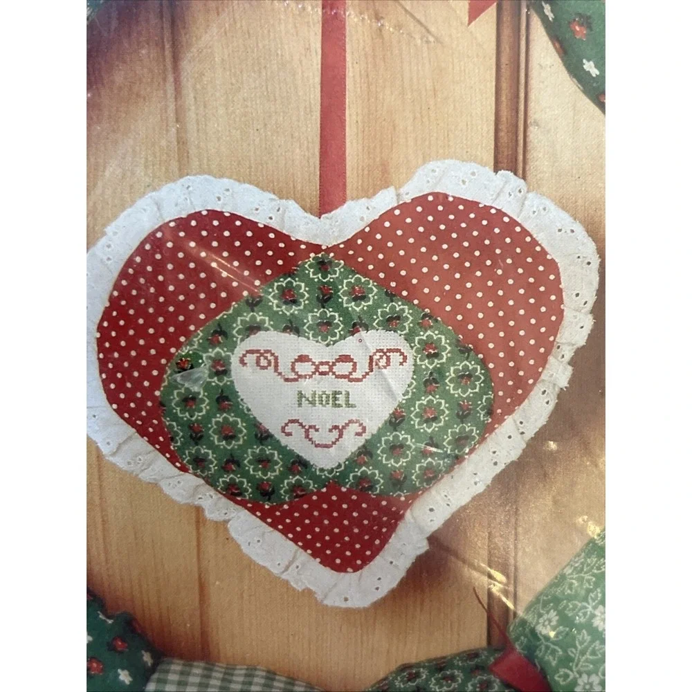 VTG 1982 Yours Truly Christmas Heart Wreath Patchwork Kit 18